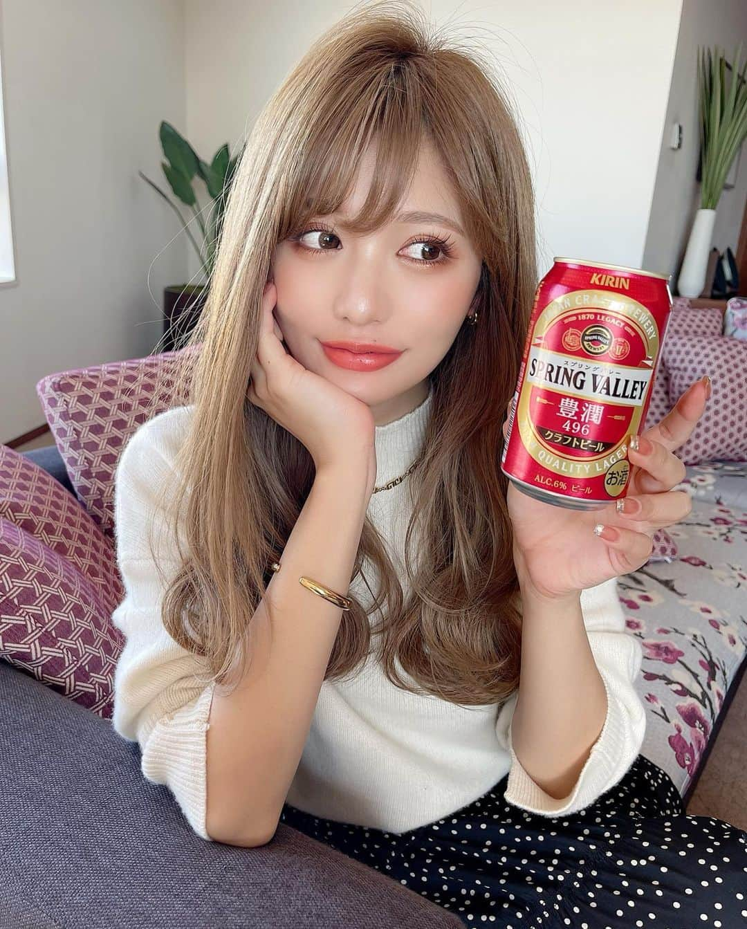 伊藤実祐さんのインスタグラム写真 - (伊藤実祐Instagram)「またこいつお酒持ってるよ。と思った人🙋🏻‍♂️？w もぉお酒好きのイメージは重々ついてるやろな← ⁡ 新しいビール出たな〜思ってたら この間テレビでもやってて、 かなり気になってたこのクラフトビール🍺 ⁡ 【 スプリングバレー　豊潤〈 496 〉】 ⁡ ... うん。ぅぅうまい💓 口に近づけた時の華やかな香りと、 すっきりした爽やかなうまみを感じれた🤤 ⁡ みつけたら、是非飲んでほしい。♡ ⁡ ⁡ ⁡ #これぞクラフトビール #スプリングバレー #pr #クラフトビール #ビール #ビール女子 #お酒好き女子 #お酒 #宅飲み #イエベ秋 #イエベ #イエベ春  #自まつ毛 #自まつ毛メイク #まつ育 #ラッシュアディクト #ラッシュリフト #伊藤実祐 #いとうみゆ #みゆちゃい ⁡ ⁡ 大好きな人と飲むお酒の時間がほんまに好き。 なにより1番幸福度高い🥰🍻💜」12月26日 20時33分 - miyu.61