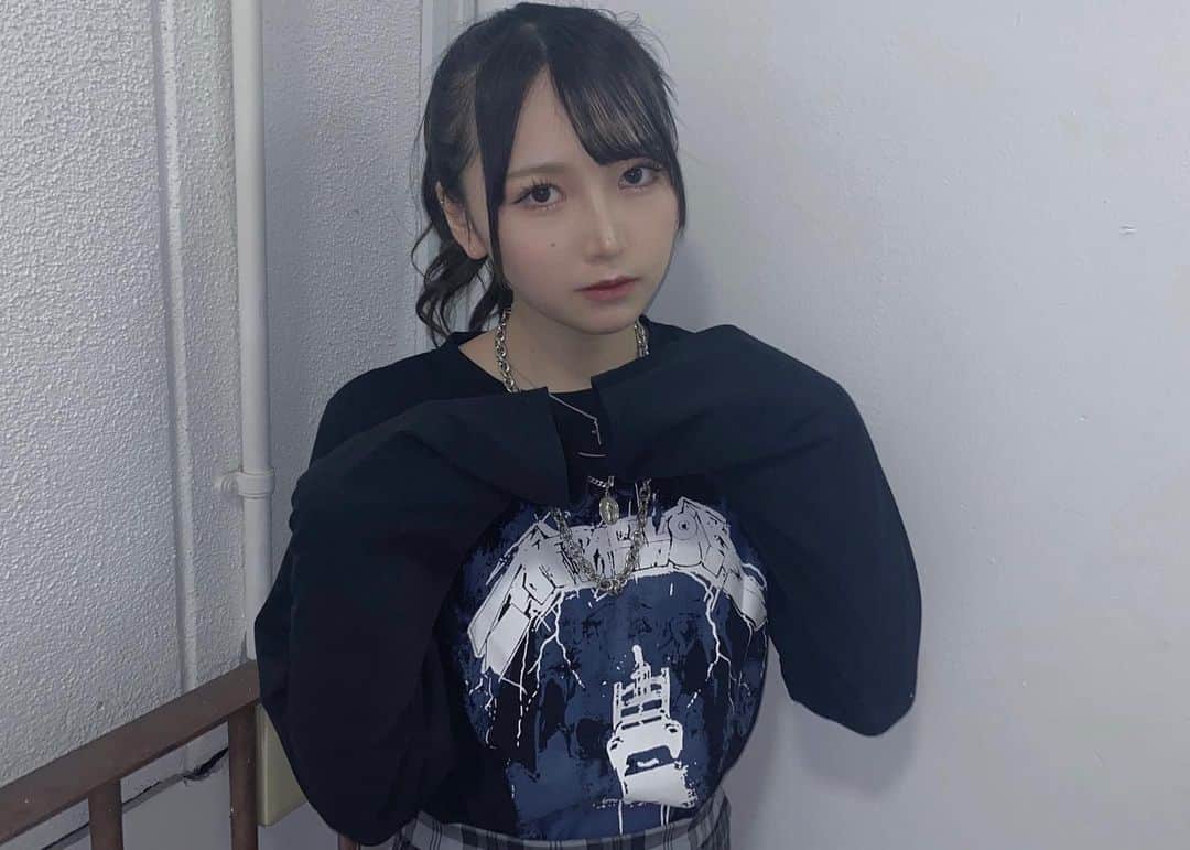 のインスタグラム：「いわゆる萌え袖❔」