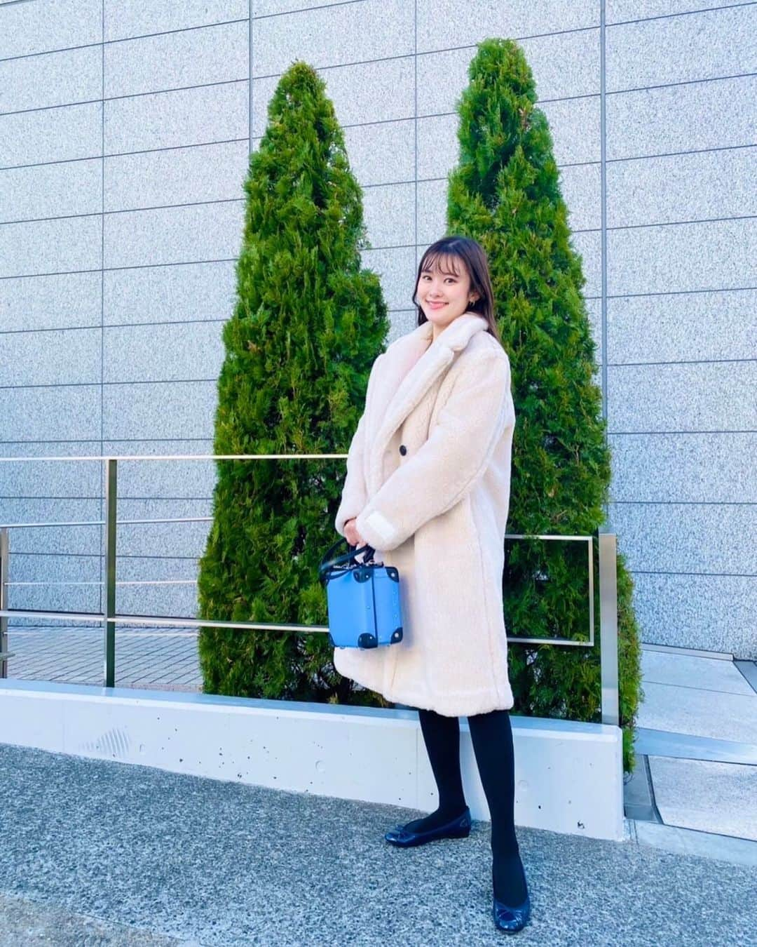 増田紗織さんのインスタグラム写真 - (増田紗織Instagram)「こんばんは🐻‍❄️  #アナウンサー #私服 #アナウンサーコーデ #私服です #アナウンサー私服 #白コート #ボアコート #バレエシューズ #ぺったんこ靴」12月26日 21時08分 - saorimasuda_official