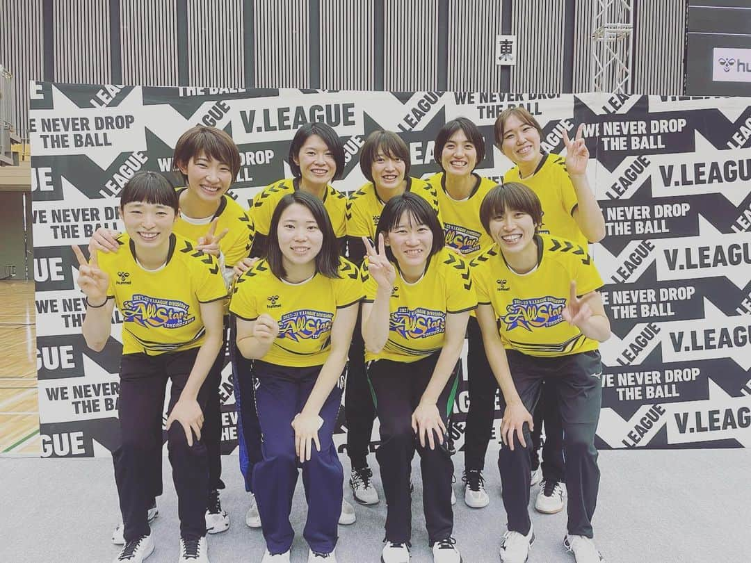 鍋谷友理枝のインスタグラム：「2021.12.26 . . 今日はオールスターでした🏐 見ていただいた皆様、楽しんでいただけましたでしょうか？ また年明けの試合に向けて頑張っていきたいと思います🏐 今日は本当にありがとうございました！！ . . . #写真撮った方lineで送って下さい  #バレーボール  #vリーグ  #素子チルドレン」