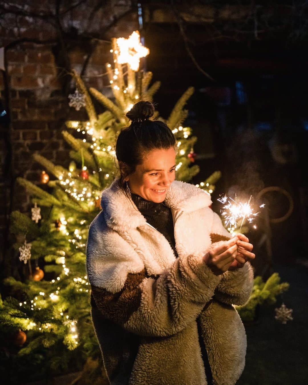 Joyce Ilgのインスタグラム：「Merry Christmas 🎄❤⭐ Bei mir sieht Weihnachten dieses Jahr zum 1. Mal ganz anders aus als sonst. Viel entspannter & ich genieße es sehr!  #merrychristmas」