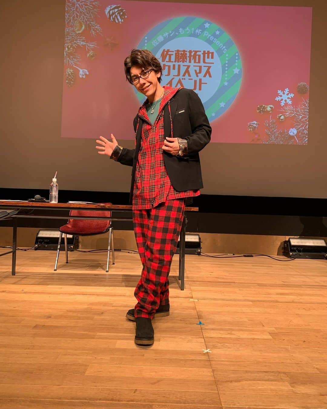 佐藤拓也のインスタグラム：「The theme of 2021 may have been "blue and flame"」