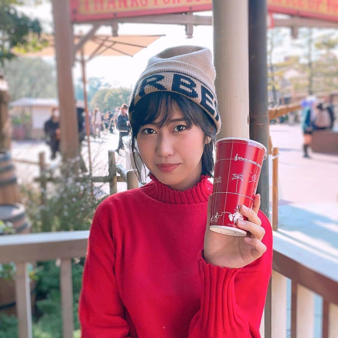 西村まおさんのインスタグラム写真 - (西村まおInstagram)「Happy Birthday😍  24日クリスマスイブは 娘の2歳の誕生日でした🎂  今年は、ディズニーランドへ🏰  自分がドナルドに変身してることも理解して楽しんでるっぽかった✨ 腰に手を当てて、お尻ふりふりして歩いてるのが可愛かったなw  #ディズニーランド #クリスマス #誕生日 #2歳 #ディズニー #ディズニーコーデ #tokyodisneyland #disney #disneyland #winterfashion #winter」12月27日 10時16分 - nishimura.mao