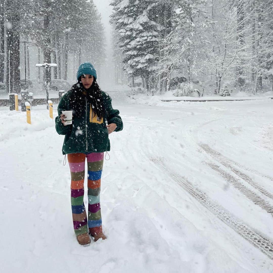 ローレン・ペルツのインスタグラム：「Real life snow globe ❄️」