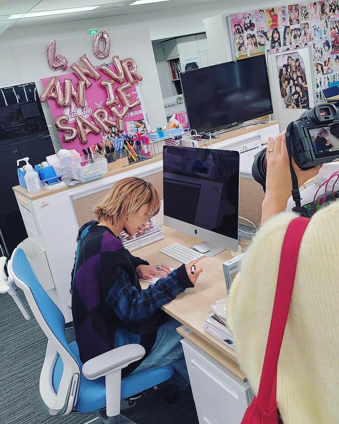 西山茉希さんのインスタグラム写真 - (西山茉希Instagram)「帰省。  #東京母校 #大人のスタート地点 #cancam #創刊40周年 @cancam_official   https://cancam.jp/archives/1058010  卒業してから11年。 久しぶりに母校へ帰り、 当時の記憶の中で過ごさせてもらってきました。  今尚ご縁を結んでくれるcancamと、 先輩、戦友として未来にもいてくれるスタッフの皆様に心から感謝致します。  40周年の歴史の中に、 自分の人生の6年間があってくれることは、越後娘の誇りです。  🌈📚🌈。  #小悪魔マッキー #💜😈💜」12月27日 3時44分 - maki.nshiyama50