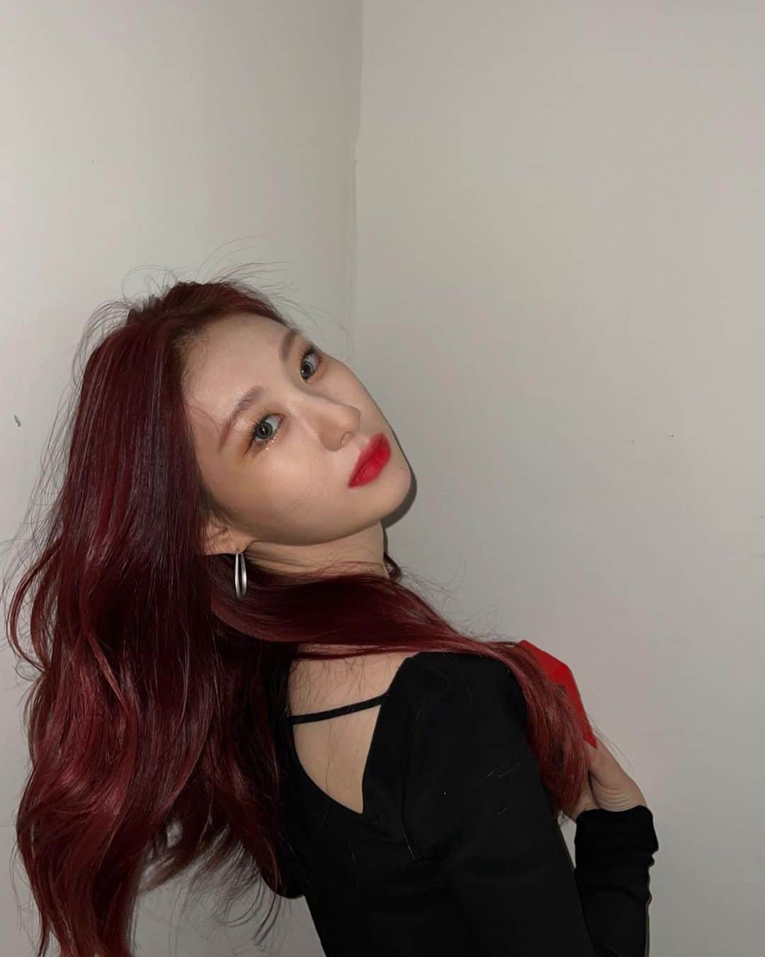 ITZYさんのインスタグラム写真 - (ITZYInstagram)「Full💋Red   My lips and pictures ..🥰」12月27日 10時53分 - itzy.all.in.us