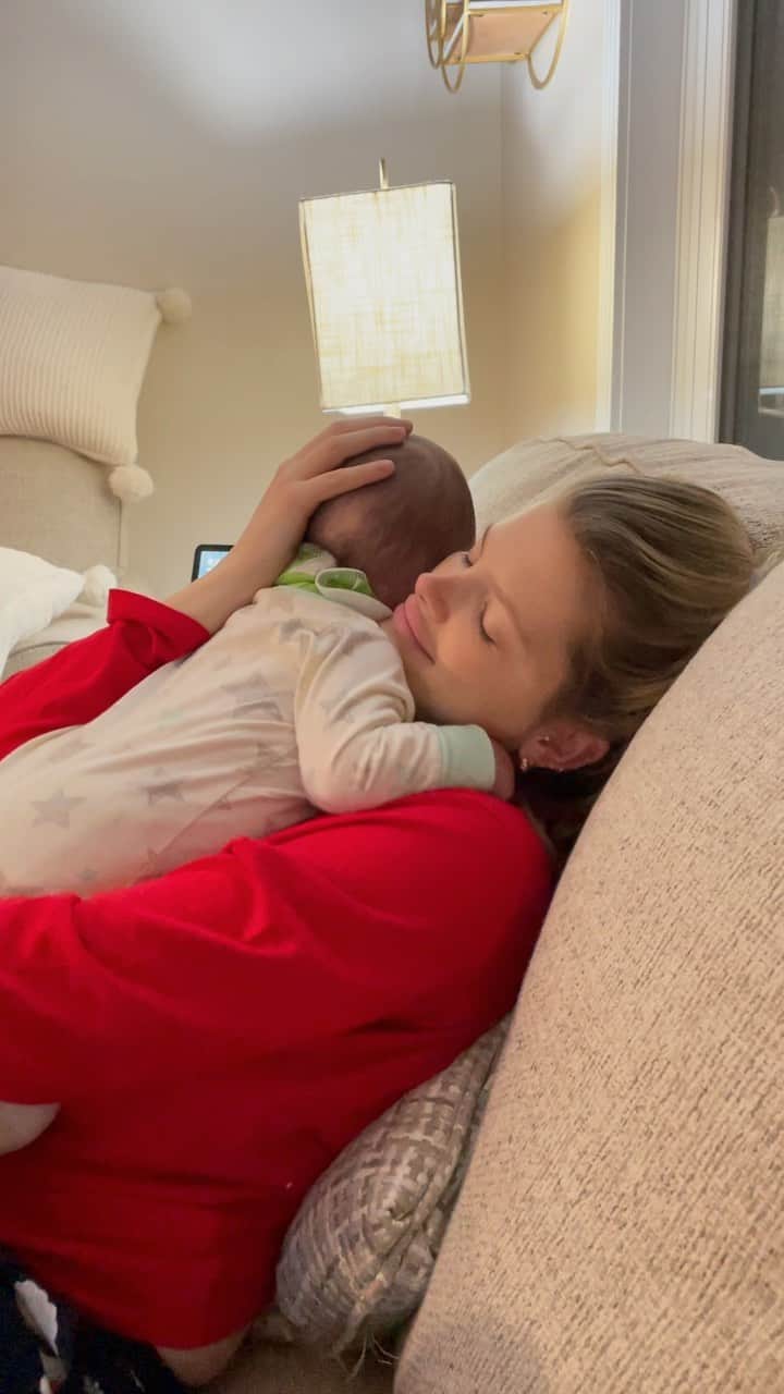 Stephanie Brantonのインスタグラム：「I’m so grateful for these kisses and cuddles ❤️🙏🥰 @meestermario」
