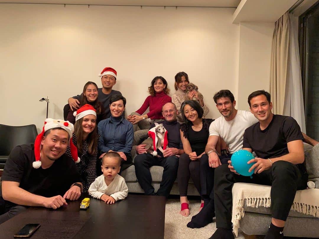 藤井アルダのインスタグラム：「Christmas with Tokyo fam ❤️  クリスマスで一週間分のごはん食べました！あーまた食べたい🤤❤️  #merrychristmas #feliznatal #fromtokyo #tokyofamily #love #foodporn」
