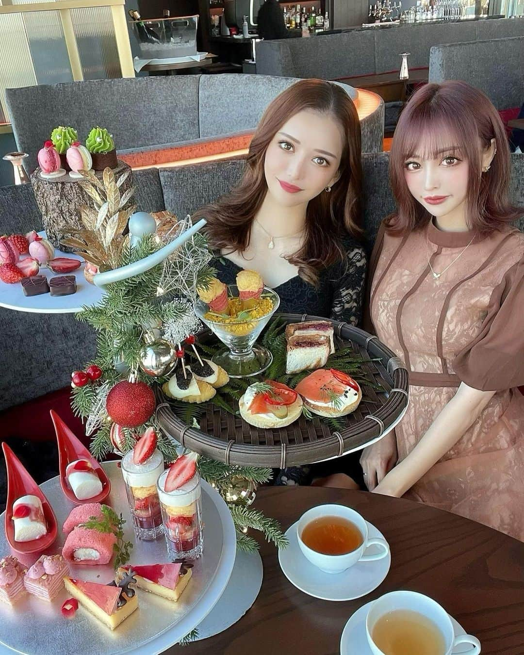 伊東亜梨沙さんのインスタグラム写真 - (伊東亜梨沙Instagram)「@celavitokyo で X'mas afternoontea🎅🍭 めちゃくちゃ可愛い❤️ . サキ吉と久々に2人でゆっくりデートできて楽しかった✨ 本当大好き😘💕 . . #celavi #セラヴィ #celavitokyo #セラヴィ東京 #afternoontea #アフタヌーンティー」12月3日 18時17分 - arisa__917m