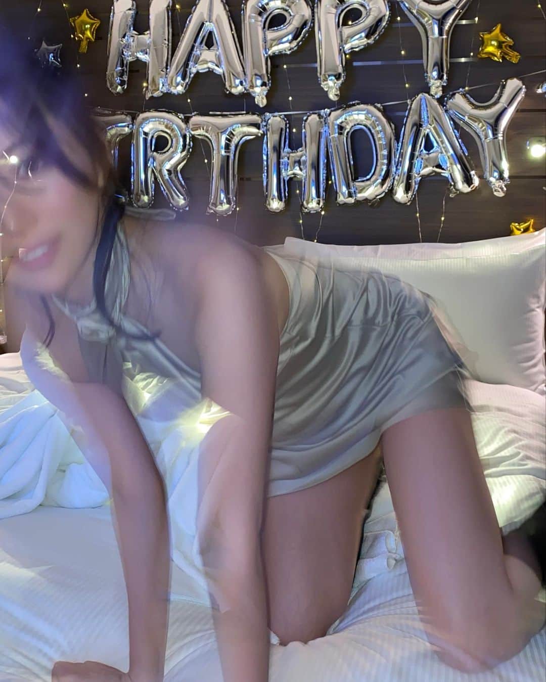 DJ mariennuのインスタグラム：「Tomboy😛🎂 ブーツでベッド汚さない様にしたらおっとっと。」
