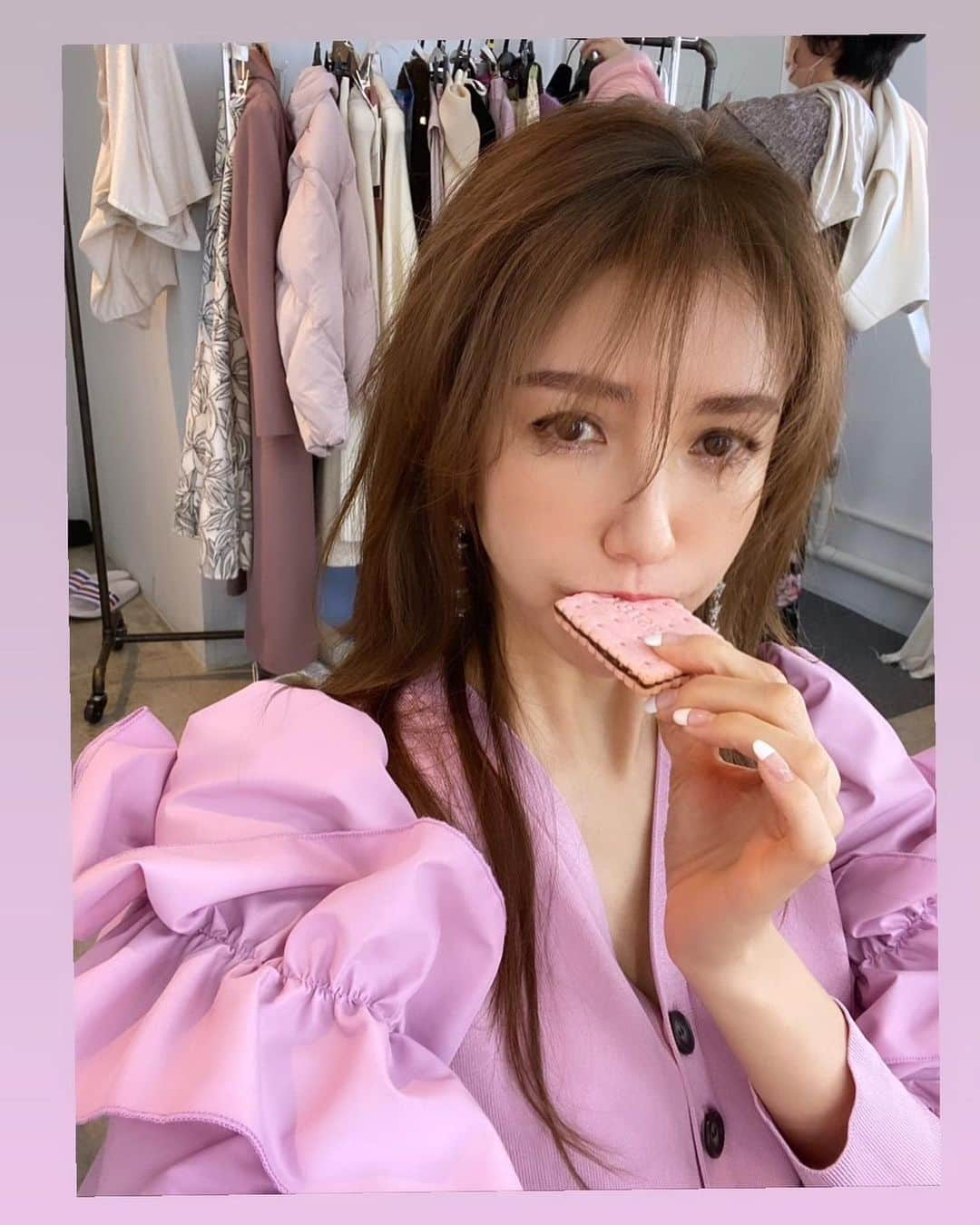 美香さんのインスタグラム写真 - (美香Instagram)「美人百花２月号 "美香が着る大人ピンク" の撮影でした💗💗💗💗💗  春もピンクが流行るらしい。 うれしいな🙈  @bijinhyakka  #美人百花」12月3日 17時02分 - mikaofficial99