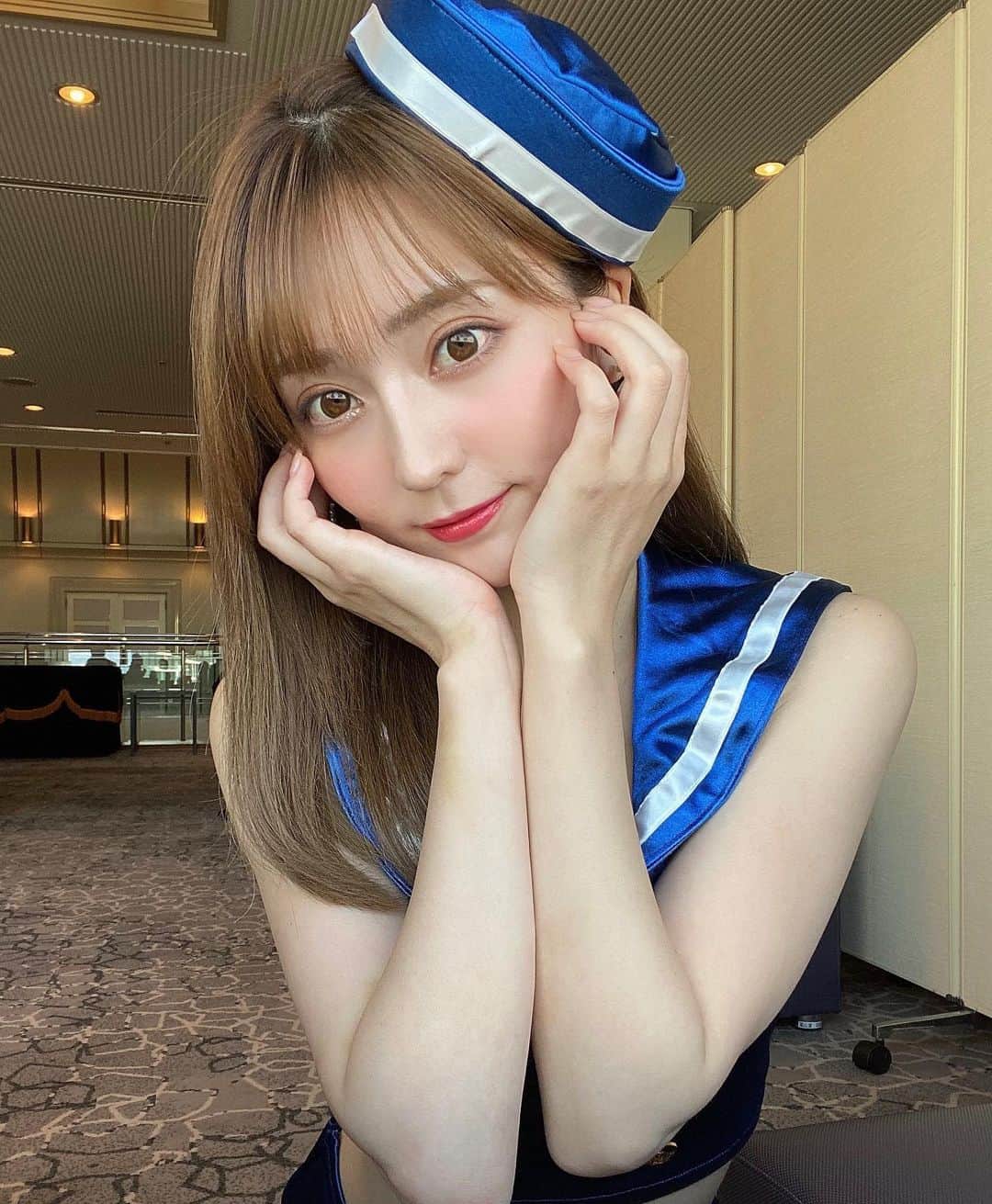 堀尾実咲のインスタグラム：「大阪来てるよ🐙  明日は大会当日😍  会場に足を運んで下さる方も 生中継を観て下さる方も 全力で選手の皆さんを応援しましょう☺️✨  生中継視聴はこちらから💁‍♀️ gxyt4.app.goo.gl/i3ZaT  ちなみに明日k1ガールズ物販立つかも...💓  #k1wgp #k1 #k1ラウンドガール #ラウンドガール #格闘技」