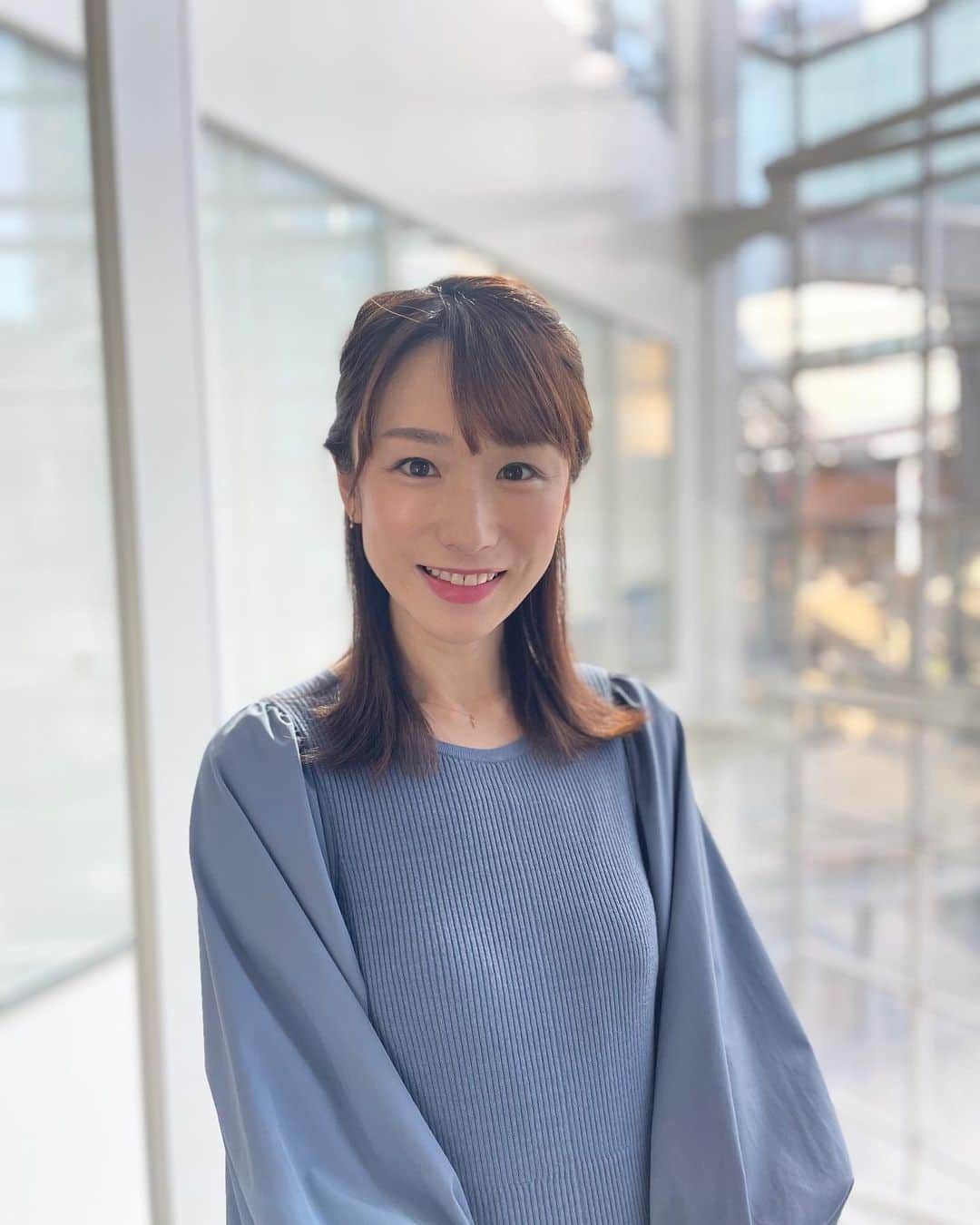 堂真理子さんのインスタグラム写真 - (堂真理子Instagram)「「ワイド！スクランブル」放送中です！ 本日の衣装は、袖の部分が素敵なワンピースでした👗✨  午後も頑張りましょう😊  ☆ワンピース… #stola ☆アクセサリー… #ete   #大下容子ワイドスクランブル #ワイドスクランブル #ニュース #テレビ朝日 #堂真理子 #アナウンサー #アナウンサー衣装 #番組衣装」12月3日 12時24分 - mariko_do