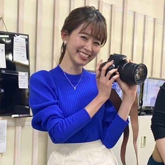 大家彩香さんのインスタグラム写真 - (大家彩香Instagram)「最近全然、インスタの更新が できていませんでした(＞＜)  オンエア終わりにカメラを構えてみた 一枚💗  そして、ご案内です🎀 明日の夜10時からBS日テレで 先日北海道で放送になった ウポポイ特番 「大泉オドロキミュージアム」が 放送になります😊🍒  全国のみなさんに 観て頂けたら嬉しいです❤️  #どさんこワイド朝#stv#札幌テレビ#大泉洋#大家彩香#木村洋二#ウポポイ#BS日テレ#アイヌ文化」12月3日 13時56分 - ayaka_oie_official