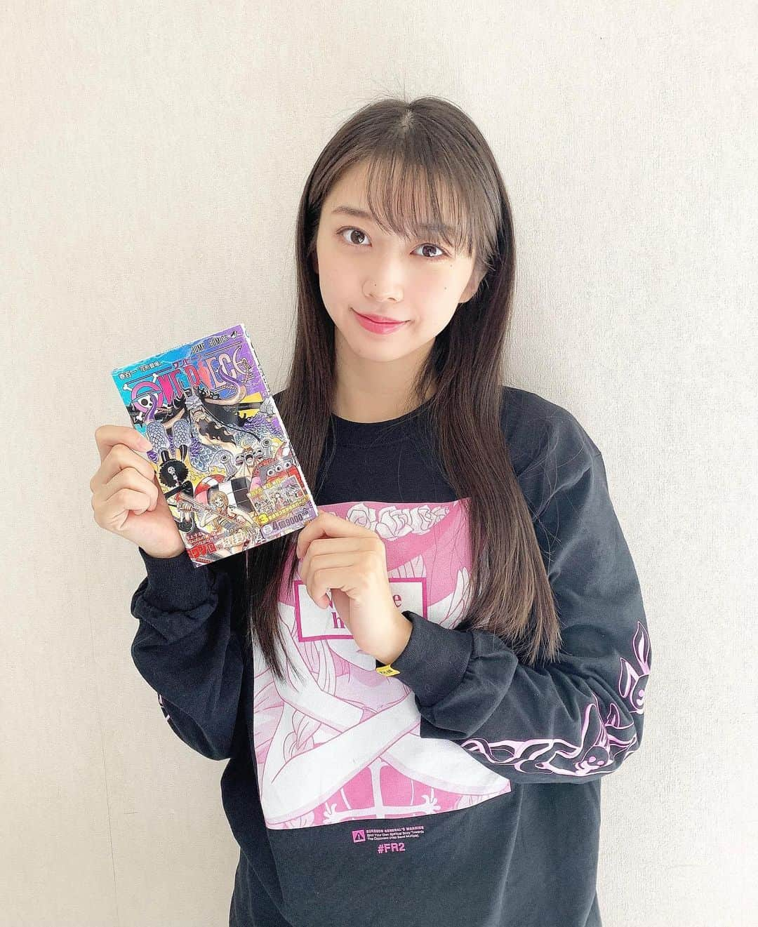 牧野真莉愛さんのインスタグラム写真 - (牧野真莉愛Instagram)「♡ ♡ ✨👑『ONE  PIECE』💎101巻👑✨ 🍖 99、100、101巻の繋がる表紙完成🐰まりあ❤️❤️❤️ ♡ ♡  #onepiece 🍖 #ワンピース #尾田栄一郎 先生💎 #週刊少年ジャンプ さん #モーニング娘21 #morningmusume21 #牧野真莉愛」12月3日 14時25分 - maria_makino.official