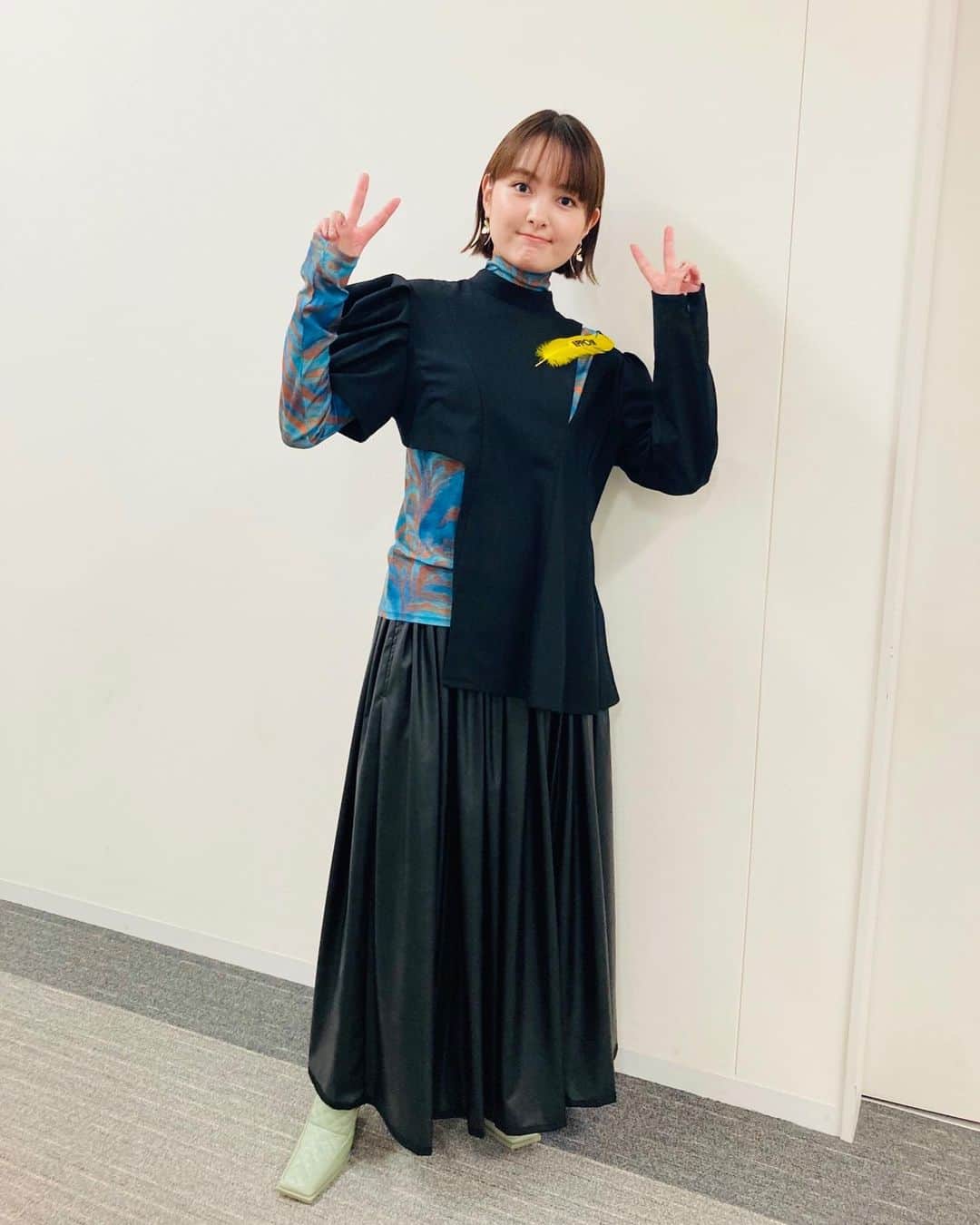 葵わかなのインスタグラム：「「IPPONグランプリ」  観覧ゲストとして参加させていただきました！  いつもテレビで観ている空間に緊張止まらず、芸人さん達とこんなに近いの？！と驚きつつ、変な顔になってない？！と気になりすぎて変な笑い方になっていそう、、笑  迫力と熱気と緊張感の収録でした。  あの回答、あの大喜利、皆さんと共有したいなぁ🤣  放送は12月4日の21時から！  そして、14時からの事前番組「IPPANグランプリ」にも登場しているみたいです😳  ぜひです！  #IPPONグランプリ#この羽🪶」