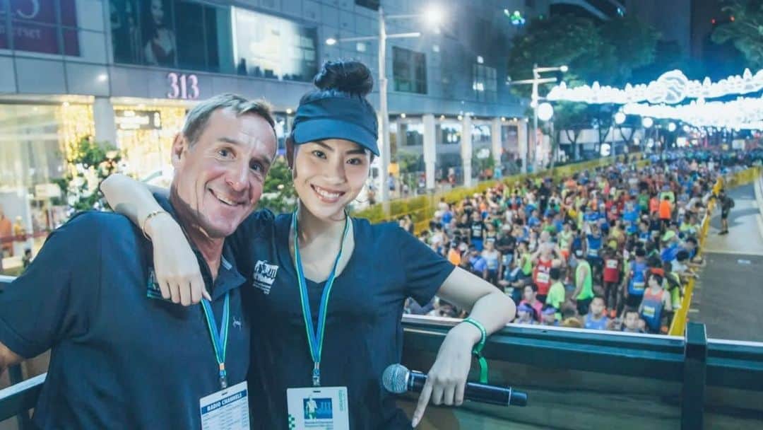 のインスタグラム：「Tomorrow’s the day - I’m going to be RUNNING at the SCSM Grand Finale 5KM run! This is quite a milestone for me cos you know I have this love-hate relationship with running... Can you relate? 🤣 Catch it LIVE on Channel 5 and on the @sgmarathon Facebook page at 5pm. Set your reminders to tune in - can't wait to say hi!   You can also run with us virtually! Join us by signing up for the SCSM VR Grand Finale run this weekend for FREE on sgmarathonvc.com!   See you at the physical and virtual start lines tomorrow 💙  #SGMarathon #SCSM2021 #SCSMVC」