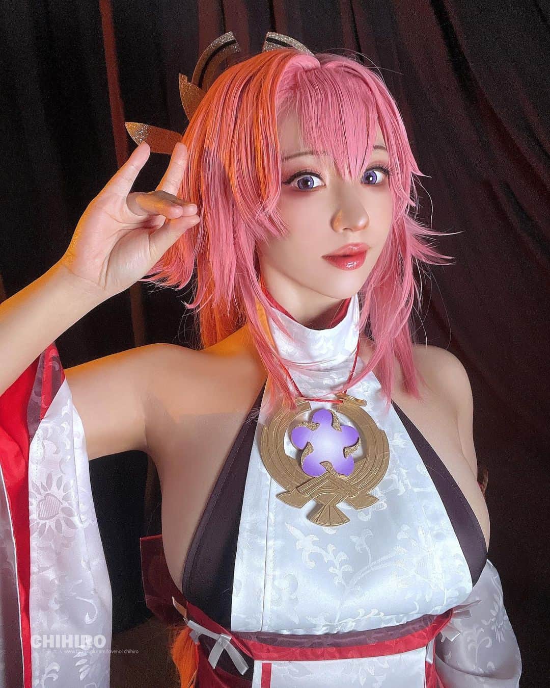 千尋のインスタグラム：「原神 八重神子 Genshin Yae Miko  喜歡千尋的Cos嗎？ Do you like Chihiro cosplay🥰?  #Genshin #YaeMiko #cosplaygirl」