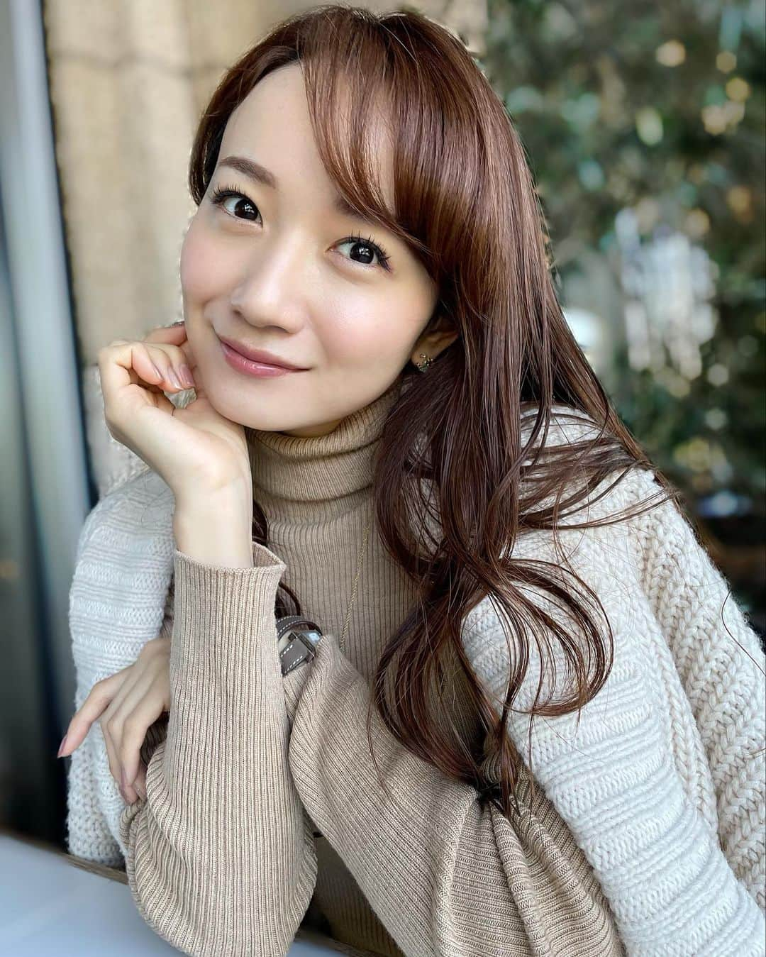 松原江里佳さんのインスタグラム写真 - (松原江里佳Instagram)「❤︎ すっかり冬☃️❄️になりましたが この日はお天気が良くてテラスランチ🍴 ❤︎ ❤︎ みなさん週末は何をして過ごすのかな☺️ さてさて、ラジオのご案内です❤️ FMヨコハマ 「COLORFUL KAWASAKI」 日曜日18時15分から、 ぜひお付き合いください💕 ❤︎ ❤︎ ❤︎ #テラス #cafe #cheese #日比谷  #川崎 #横浜 #fmヨコハマ #colorfulkawasaki #キャッチコピー #広告 #pr #フォトライター #radio #radiko  #でこ #スターダスト #フリーアナウンサー」12月3日 19時46分 - erika_matsubara