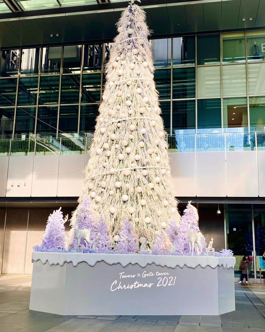 山田恵里伽さんのインスタグラム写真 - (山田恵里伽Instagram)「この前、名古屋駅にホワイトクリスマスツリー見っけた🎄❄️   #クリスマス #クリスマスツリー  #ホワイトツリー #名古屋駅 #時差投稿 #2021 #冬」12月3日 20時19分 - eeerika_12