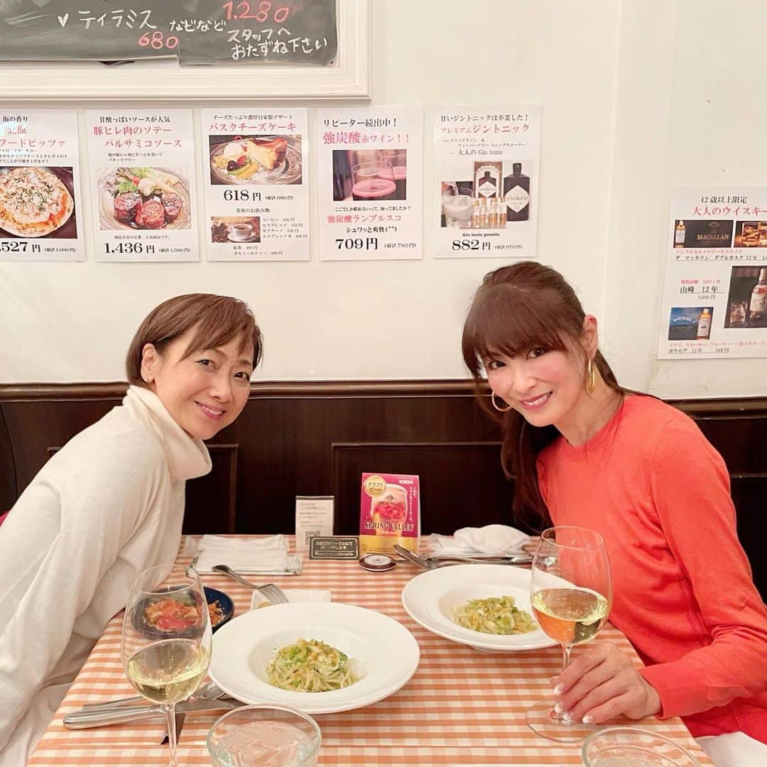 山田佳子さんのインスタグラム写真 - (山田佳子Instagram)「先日MASAMIちゃんと美味しいイタリアンを楽しんでご機嫌の夜😆🥂💕  ⁡ #楽しかった #パスタ #オリーブ #美味しい #ワインすすむ #可愛いお店 #イタリアン #雰囲気いい #また行きたいお店 #マッジョーレ #maggiore #錦糸町ディナー #コスパ最高  ⁡ ⁡ ⁡」12月3日 20時47分 - yoshiko117