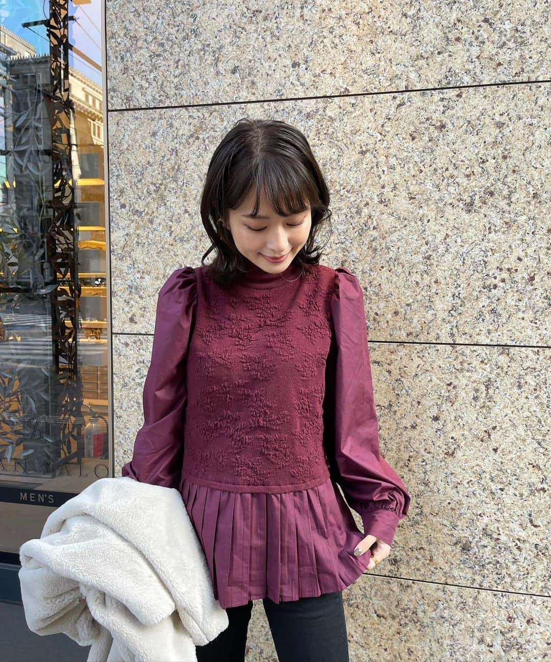 沖田愛加さんのインスタグラム写真 - (沖田愛加Instagram)「みりあちゃんが私のお洋服の展示会に来てくれたときに 着てたボルドーのトップスが可愛くて可愛くて、、 私も真似しちゃいました😝💕笑 . . 12月11日土曜日にカレンダーのオンラインイベントあるので ぜひ遊びにきてね！ ストーリーのハイライトに詳細貼ってます🐻💛  👕 @priveve_priveve 👖 @uniqlo_jp 👡 @grl_official 🧥 @proportionbodydressing . . #ユニクロ #ユニクロコーデ #デニムコーデ #デニムパンツ #スキニーコーデ #ロングブーツ #プリヴェヴェ」12月3日 20時47分 - okita_aika