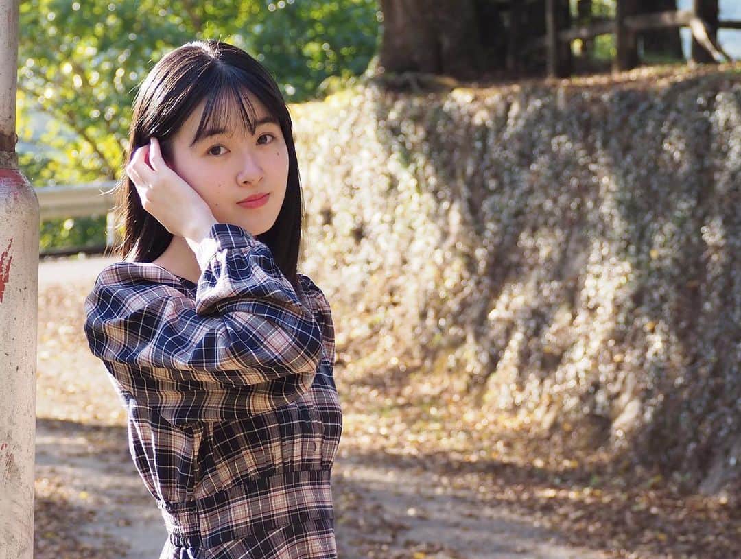 久保咲玖良さんのインスタグラム写真 - (久保咲玖良Instagram)「秋の写真.  #横顔 #セミロング #ポートレート #ミラーレス一眼 #portrait #olympuspen」12月3日 22時27分 - sakura__4141