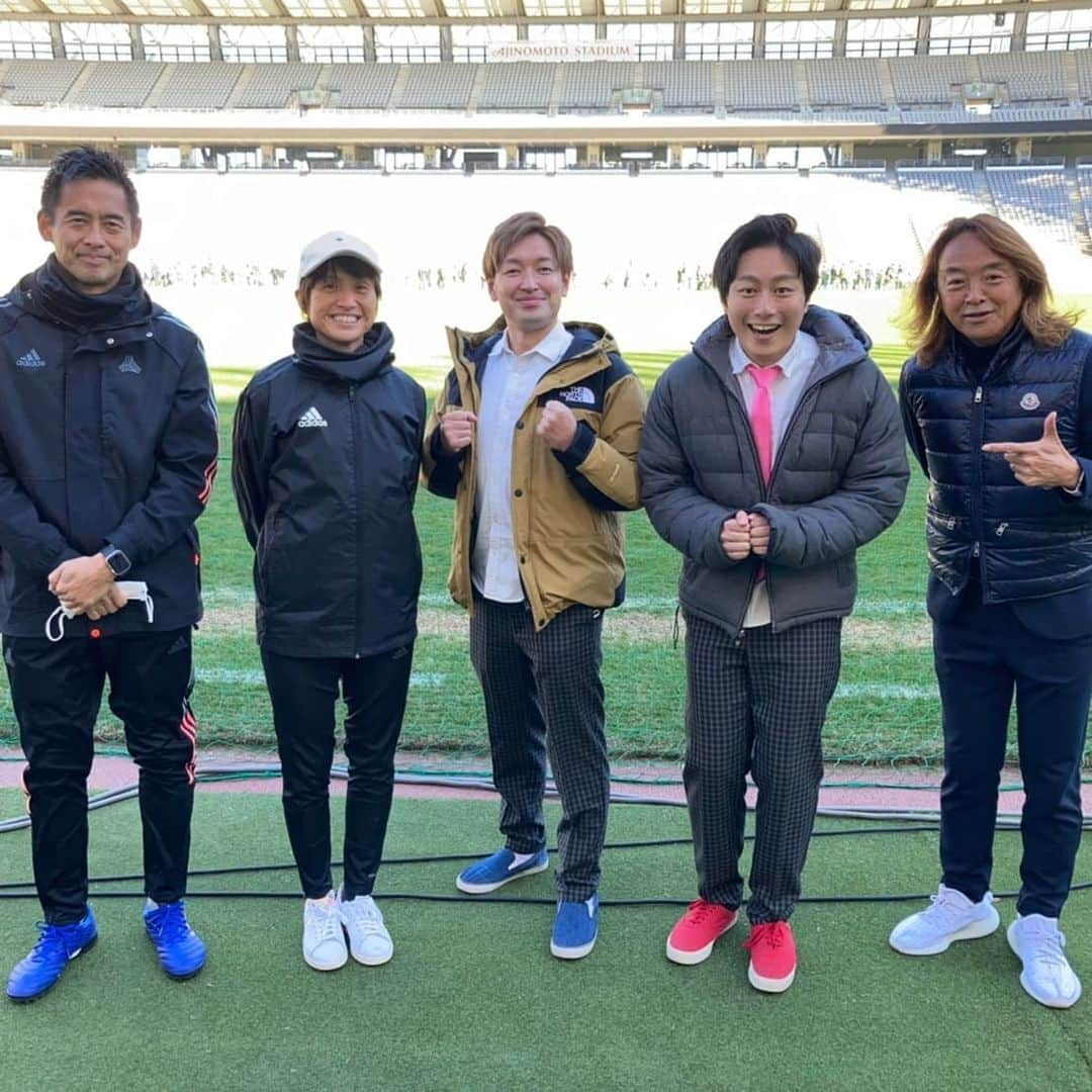 中村竜太郎 さんのインスタグラム写真 - (中村竜太郎 Instagram)「『ジュニアサッカーフェスティバルin味の素スタジアム』！ サッカー界のレジェンド達に囲まれ、聖地味スタで犬になると、ほんの一瞬だけ犬がサッカーゴールのように見えますね！  #川口能活 #高倉麻子 #北沢豪 #横山だいすけ #シューマッハ」12月3日 22時34分 - schumacher_ryutaro