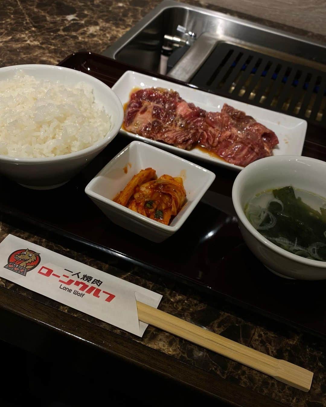 美月さんのインスタグラム写真 - (美月Instagram)「EXIT とタカトシが札幌の魅力を発信する「対決!札幌王」が始まり、PR 協力をすることになりました。 私のイチオシスポットは焼肉ローンウルフ.ᐟ 🐺❦  超超美味しいお肉が食べれるからほんとにオススメ.ᐟ♡  この値段でこのクオリティーのお肉が出てくるの ほんとに凄い🥺.ᐟ  個人的にサガリ盛り合わせがオススメだよ🥓♥️  2フロアで広いから、一人席はもちろん、個室・ペアシート・テーブル席もあって、最大6名席で大人数でも楽しめるの☻໊.ᐟ  美月ここのCMも出てるから、観光の際にも みんなも是非行ってみてね🙌🏻  📍札幌市中央区南3条西4丁目TOSHO3.4ビル 2F・3F  その他札幌では冬のお得な割引やキャンペーンを実施中.ᐟ 詳細は「札幌王」を検索して公式サイトをチェックしてね☻  #pr #札幌王 #exit #タカアンドトシ #スタンプラリー #クーポン  #札幌観光  #ようこそ札幌 #札幌焼肉 #1人焼肉 #札幌1人焼肉」12月3日 22時50分 - mimi.724
