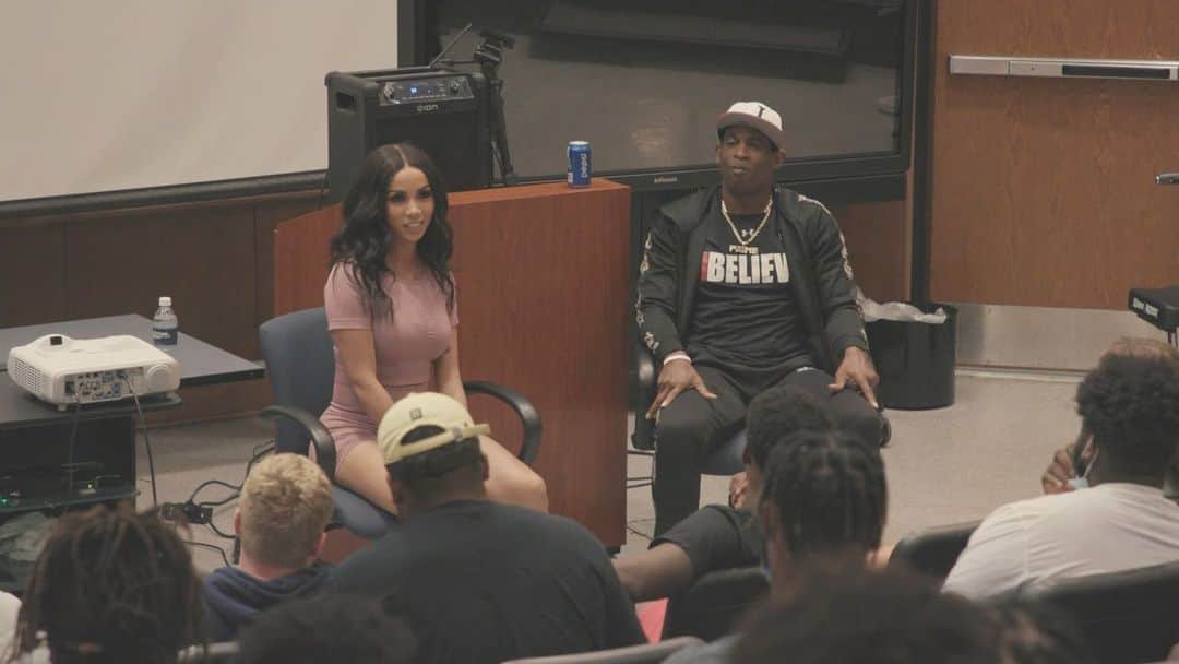 Brittany Rennerのインスタグラム：「Thank you @deionsanders and the @gojsutigersfb team for having me! I didn’t know what to expect coming into this but I felt seen, heard, and understood. Prime, you have a bright group of young men and I appreciate you for believing in me 🐐 real recognize real #theeilove」