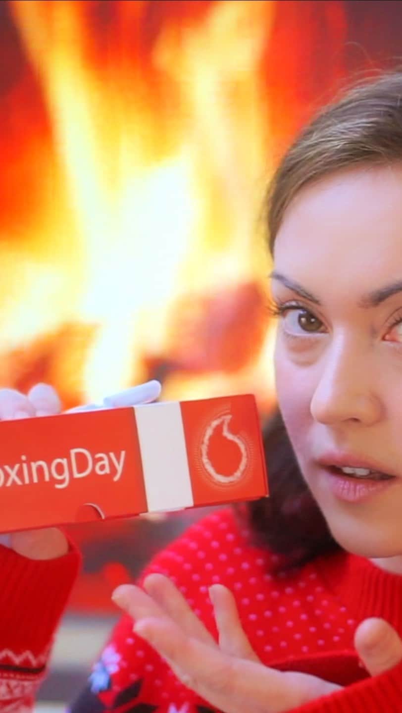 Rose Dixのインスタグラム：「#AD | Guys I’m really excited about this and I encourage you to get involved too! This Christmas, @VodafoneUK are looking to create a national movement and make this Boxing Day, #ReBoxingDay - a day for charitable giving to those who need it most! So many families still aren’t online and you can help give the gift of connection this festive season by donating your old devices! ❤️ It’s so easy to do but if you need any help just search Vodafone everyone.connected to find out more! Let’s work on bringing people together this Christmas xxx   Useable Android/ iOS devices, max 5 years. T&Cs apply.」