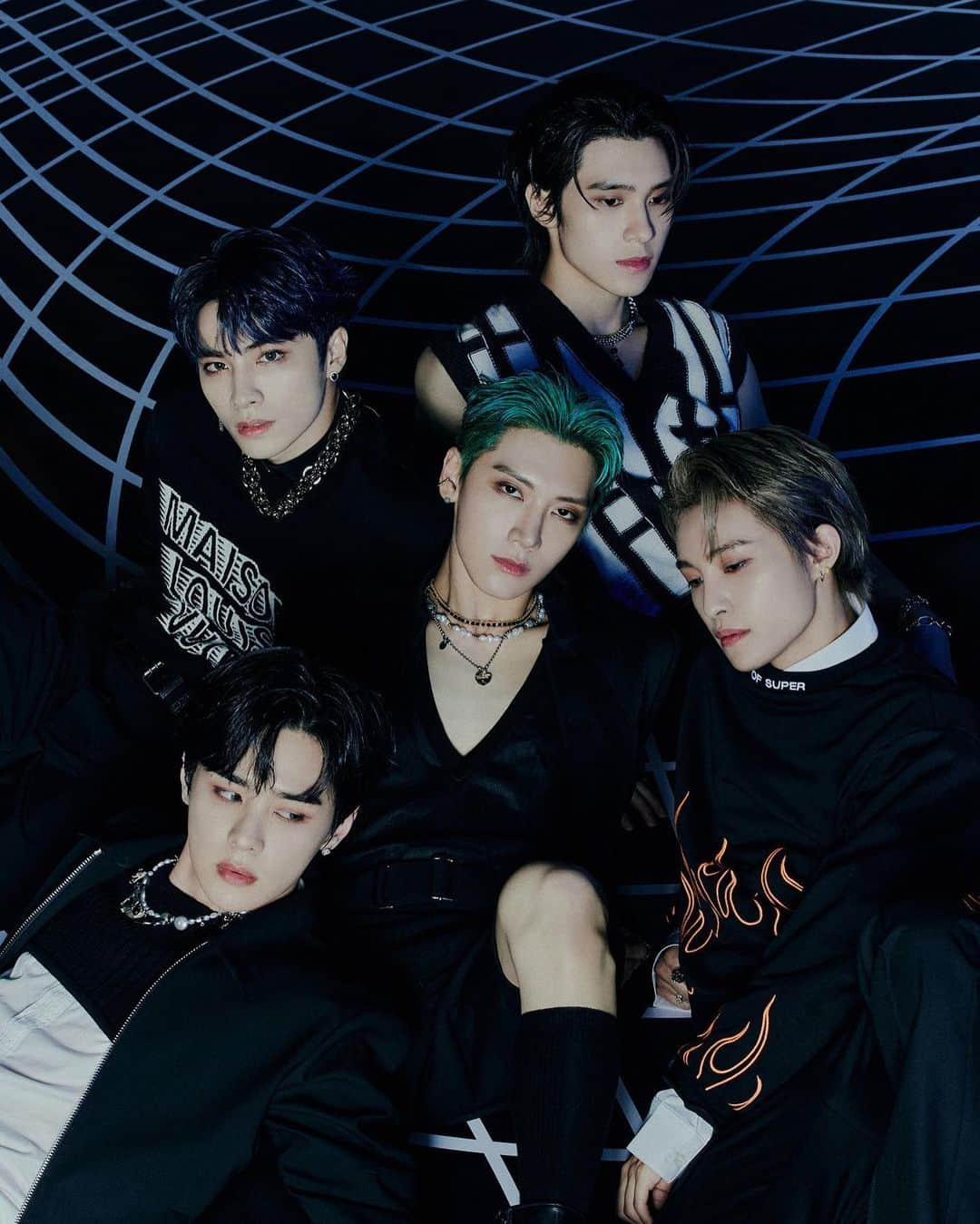 NCT(Neo Culture Technology)のインスタグラム：「"[OFFICIAL] WayV 'Miracle' Track Video Image Teaser" 💚  〖 NCT The 3rd Album ‘Universe’  ➫ 2021.12.14 〗 _____________________________ #KUN #TEN #XIAOJUN #HENDERY #YANGYANG #WAYV #NCT #NCT2021 #NCT_Universe」