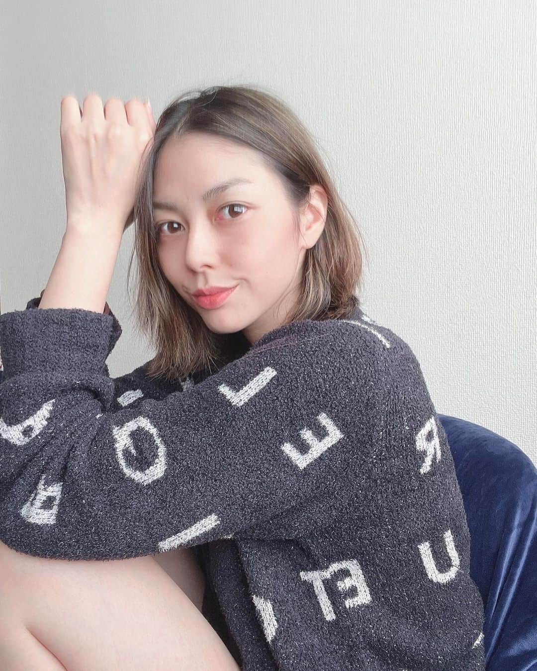卯水咲流のインスタグラム：「ファンセントロのサブスク特典で毎月カレンダーを差し上げることになりました！ セクシーなのは有料になりますので、Twitterやインスタで見れない私を是非見てみませんか？👀❣️  Twitterのプロフィール欄にリンクツリーを貼ってますので、そちらからどうぞ！ 日本のファンの方はこの機会に一緒に英語を学びましょう♪」