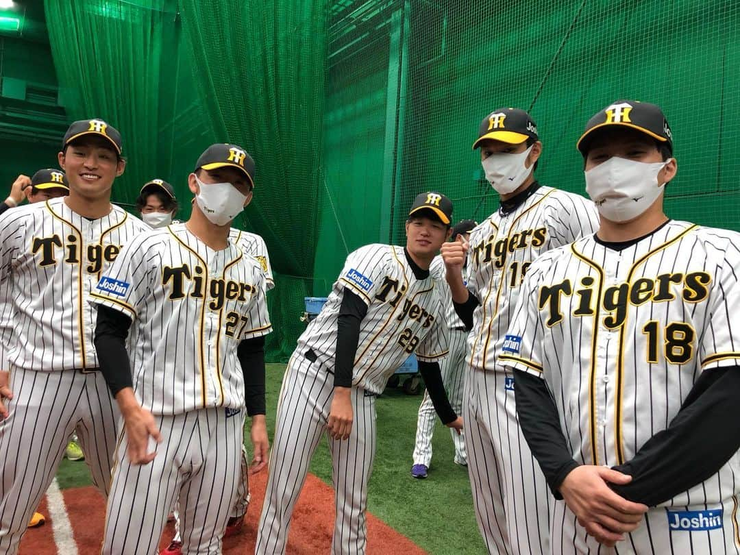 阪神タイガースさんのインスタグラム写真 - (阪神タイガースInstagram)「ファン感謝デー2021が始まりました‼︎ 虎テレのオンライン配信でお楽しみください✨  #ファン感謝デー #2021 #阪神タイガース」12月4日 11時40分 - hanshintigers_official