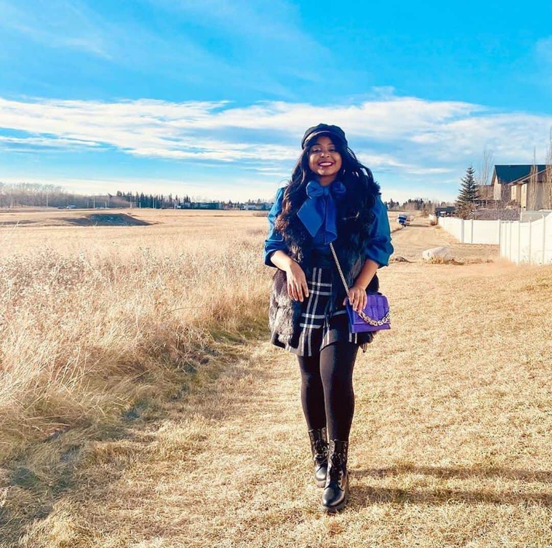 キャサリンマランドリーノのインスタグラム：「Happy Friday💕  @cheriemacheriestyle styling her CM boots✨」