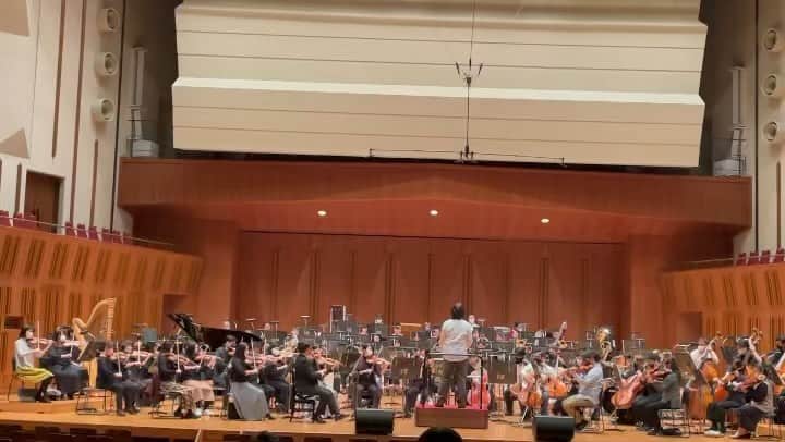 飯森範親のインスタグラム：「昨日の東京ニューシティ管弦楽団演奏会（2022年4月よりパシフィック　フィルハーモニア東京に改名‼️）『ウィンターセレナーデin Tokyo』のゲネプロからオッフェンバック作曲人気のオペレッタ『天国と地獄』から序曲です‼️」