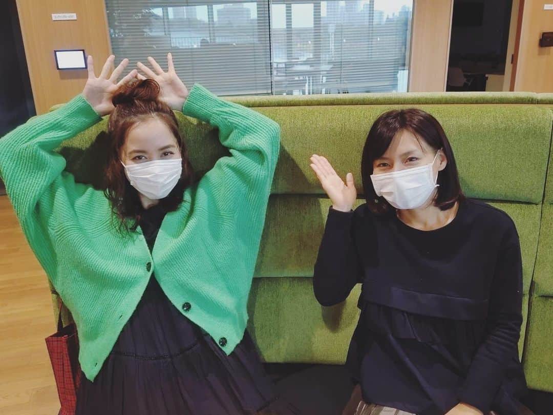 のインスタグラム：「🙆🏻‍♀️ ・ 頭にウニ乗ってた朝👵🏻 久しぶりにおだんごしてもらったら 男性陣の反応が良かったような…♡ みなさんウニお好き？😘← ・ ・ 先日、とあるロケに行ってきました☺️✨ 記念すべき すまたん3000回放送 まであと数日…💓💓💓 ・ 来週のすまたん！は 火曜日に↑VTR出演と、 3000回当日の木曜日担当です😋 すてきな企画も着々と進んでいるそう❤️ ・ みんなで一緒にお祝いしましょ😆🎉 ・ ・ ・ #すまたん #zip #お天気 #お天気キャスター #ウニの日 #おだんご #おだんごヘア #すまたん3000回 #12月9日 #木曜日」