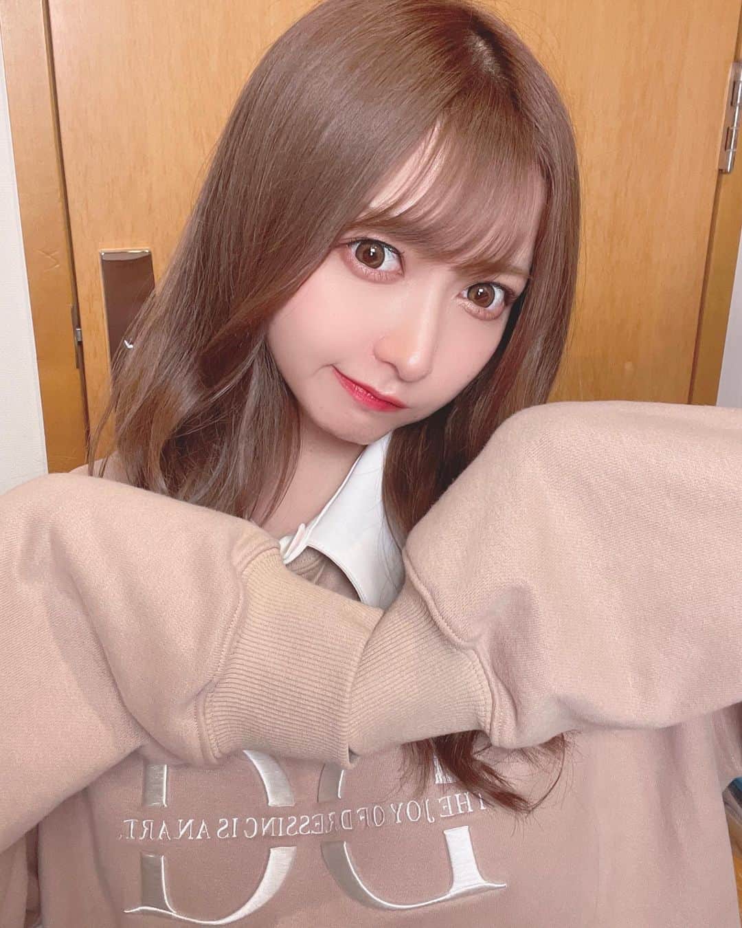 太田里織菜のインスタグラム：「. . おはにょ♡ . 今日から大阪〜✩°｡⋆⸜(ू｡•ω•｡) . #らぶどる #アイドル #ダーリッチ #ダーリッチコーデ #darich」