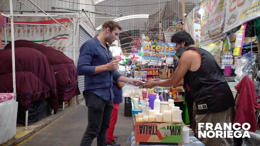フランコ・ノリエガのインスタグラム：「I just posted the second part of the video with the @eatlikealocal team. In the previous video, we learned to eat insects. Are you ready for the next? #Mexico #mercadodelasflores」
