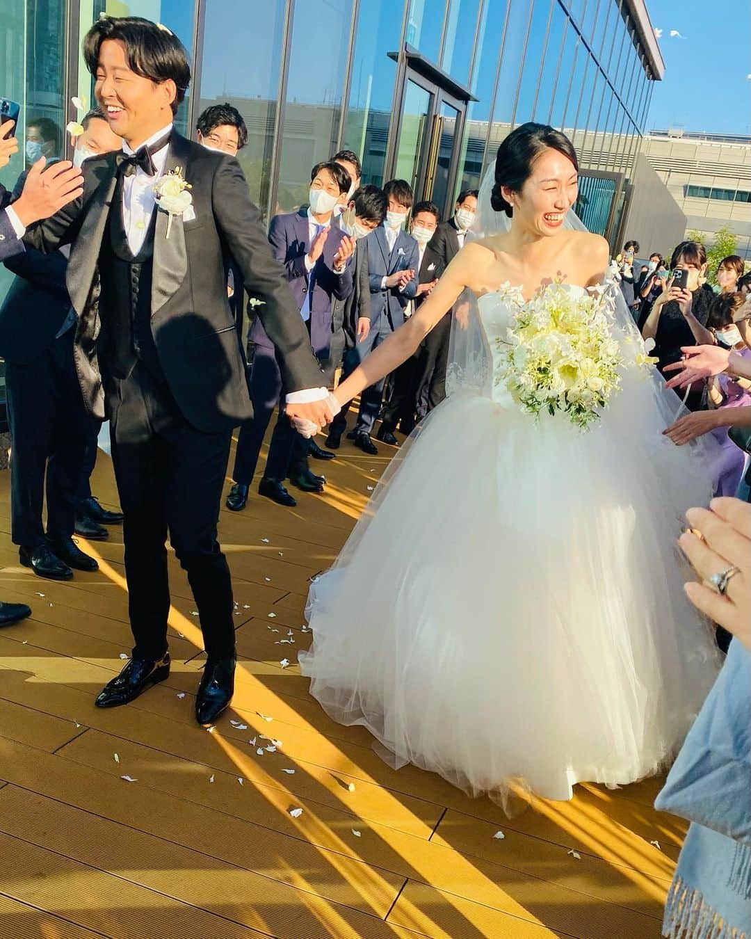高崎愛梨さんのインスタグラム写真 - (高崎愛梨Instagram)「Rika Happy Wedding！！  もう美しすぎて、、かわいすぎて、、 許可もらったから沢山載せちゃう。笑  とんでもなくまぶしかった〜♡ そして久々の明音も安定のかわいさ♡ りかを小学生の頃から知ってるだけにすごーく愛おしくて、こちらまで幸せいっぱいな気持ちになれたよ🥺 旦那さまも素敵な方で✨  ほんとにほんとにおめでとう！！ いつまでもお幸せに〜♩  #ピチモ #北村梨夏 #結婚おめでとう」12月4日 10時43分 - ai6ai3ai0