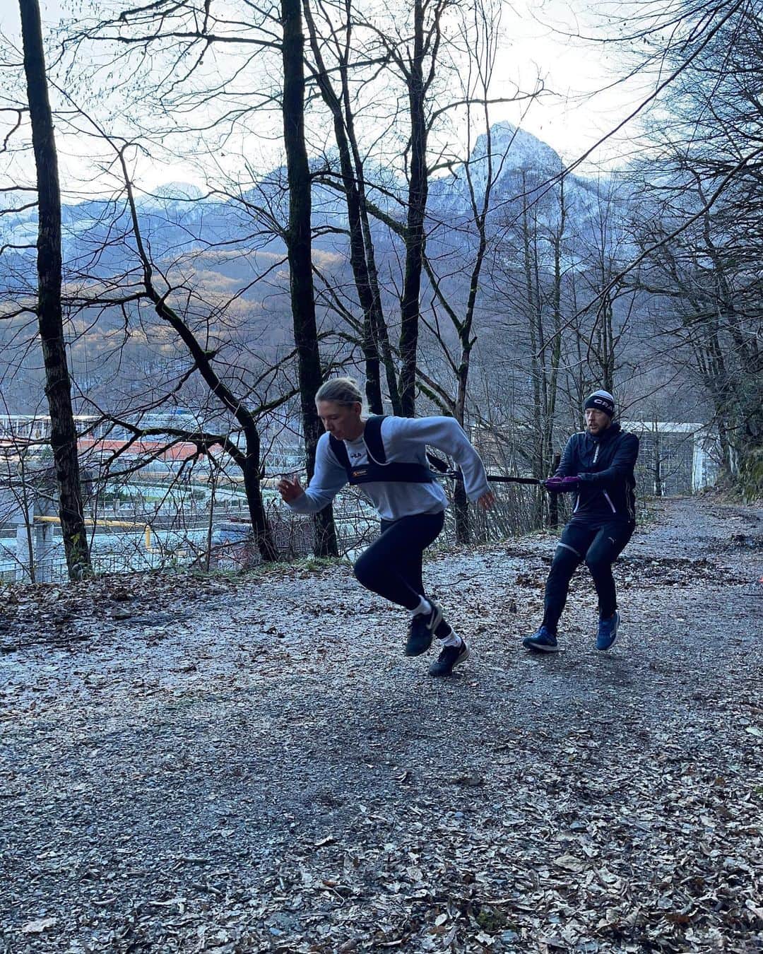 エカテリーナ・アレクサンドロワのインスタグラム：「🏃‍♀️🏔」