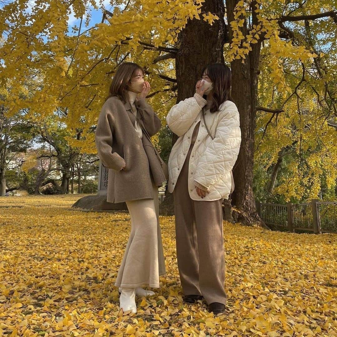 R i R y (リリー)さんのインスタグラム写真 - (R i R y (リリー)Instagram)「『お手本紅葉写真🍁』　　  紅葉を見に行った時に撮りたいお手本写真📷 撮り方を真似すれば一気に可愛く撮れます🤎 参考にしてみてね♪  ✴︎---------------✴︎---------------✴︎ ▶▶掲載する写真を募集中📸 カワイイ写真が撮れたら、@velle.jp をタグ付けするか、ハッシュタグ #velle_jp をつけて投稿してみてね♪ velle編集部と一緒にカワイイで溢れるvelleを創っていこう😚🤍  ✴︎---------------✴︎---------------✴︎ #プチプラコーデ #プチプラファッション #着回しコーデ #シンプルコーデ　#低身長コーデ #150cmコーデ #淡色コーデ #くすみカラー #ベージュコーデ #消えそうな色コーデ #秋コーデ #淡色カジュアルコーデ #淡色コーデ #カフェコーデ #ベージュコーデ #ベージュ族 #秋服コーデ #秋コーデ #紅葉 #紅葉コーデ #ユニクロ #ニットコーデ #淡い民 #アイコン #外苑前いちょう並木 #外苑前 #表参道 #いちょう並木 #紅葉」12月4日 21時00分 - velle.jp