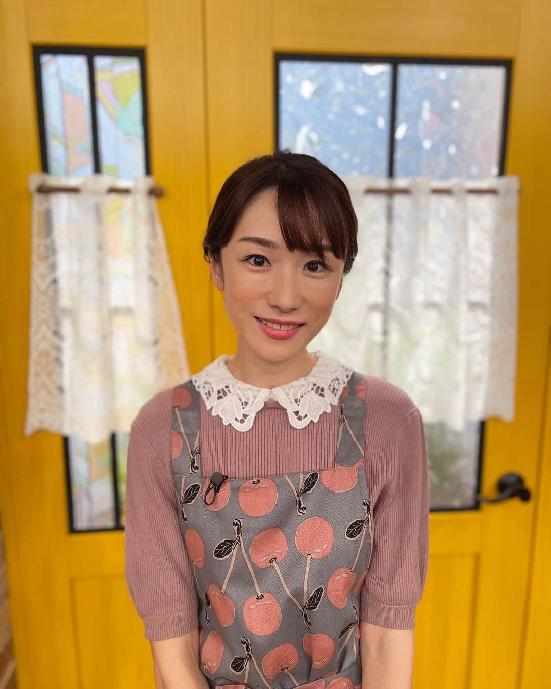 堂真理子さんのインスタグラム写真 - (堂真理子Instagram)「肉そばと白菜そばは、いかがでしたか？？そばだしを作っておけば、お蕎麦にお好みの具を乗せるだけ😊 あつあつのお蕎麦は、体も心も暖まります♪  ☆エプロン… #サロンジェ ☆ニット,スカート… #laissepasse    #おかずのクッキング #おかず #料理 #レシピ #そば #肉そば #白菜  #そばだし  #堂真理子 #テレビ朝日 #アナウンサー #アナウンサー衣装 #番組衣装」12月4日 21時42分 - mariko_do