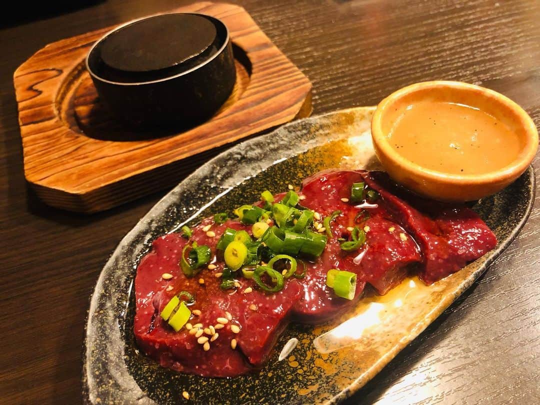 佐久間あすかのインスタグラム：「神保町の土曜日🤤✨ 美味しすぎて悶絶🙌✨💕 #肉もつ屋神坊」
