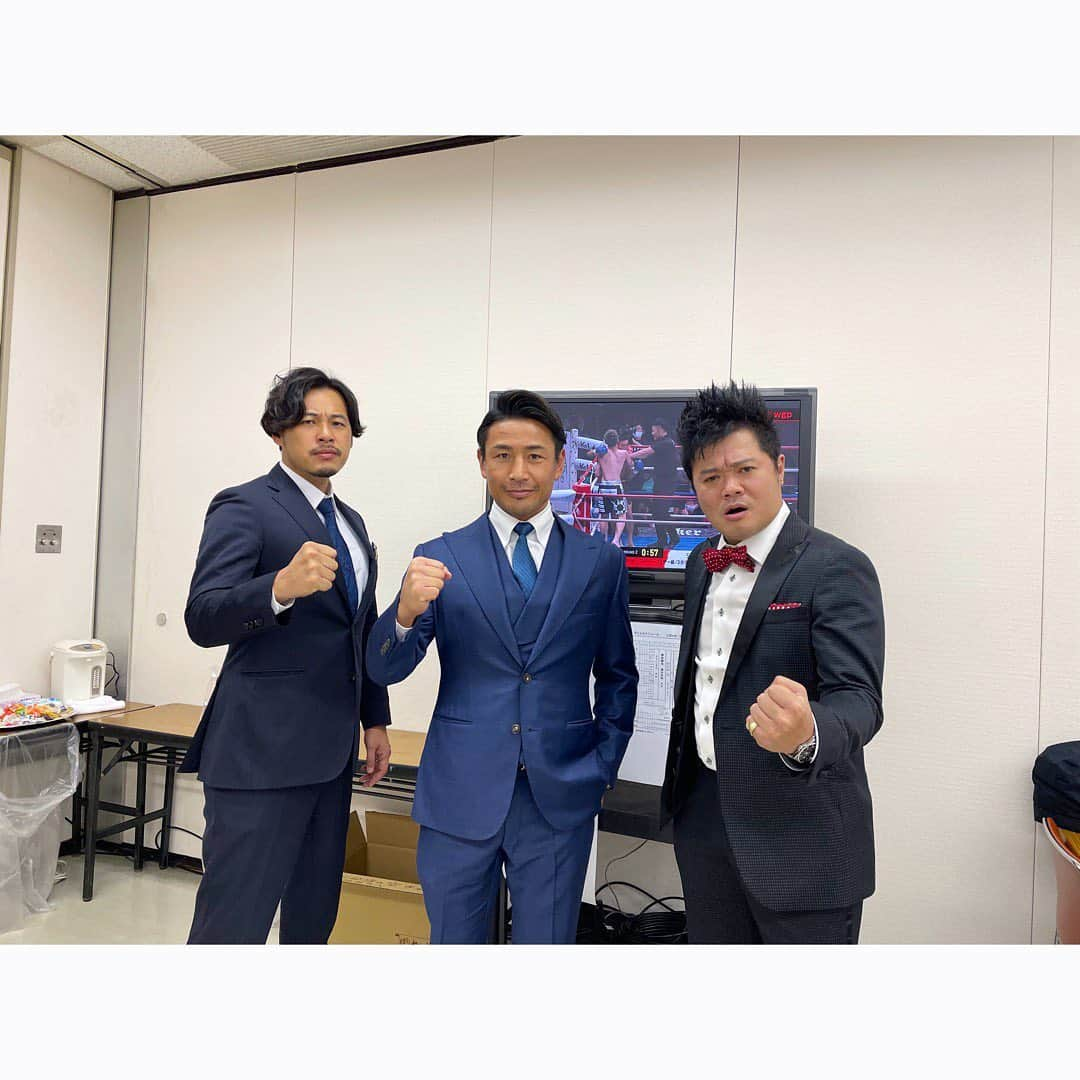 佐田正樹さんのインスタグラム写真 - (佐田正樹Instagram)「僕たち同級生です。 楽屋一緒。 同級生やけん話はずむ〜‼︎  #k-1 #魔裟斗 #アルピー平子 #バッドボーイズ佐田」12月4日 14時34分 - satakisama