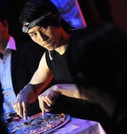 小林尊のインスタグラム：「I take eating very seriously. 真剣に食べてます」