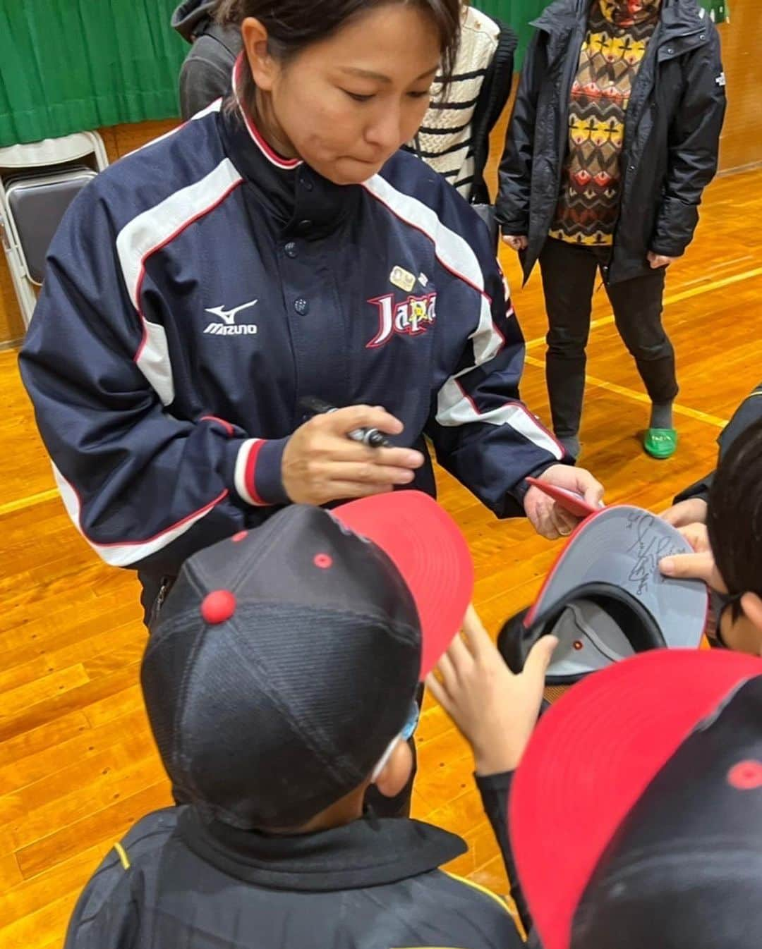 馬渕智子さんのインスタグラム写真 - (馬渕智子Instagram)「2021.11.28 花ノ木小学校体育館にて、サルワ先生ことトゥティンと、コラボ講演会行いました😍💕  倉地先輩のおかげで、思い出に残る講演会が出来ました❤️ 10代の先輩、12代の後輩も来てくれましたー💕 最高の時間をありがとうございます🙏✨」12月4日 15時25分 - mabusato25