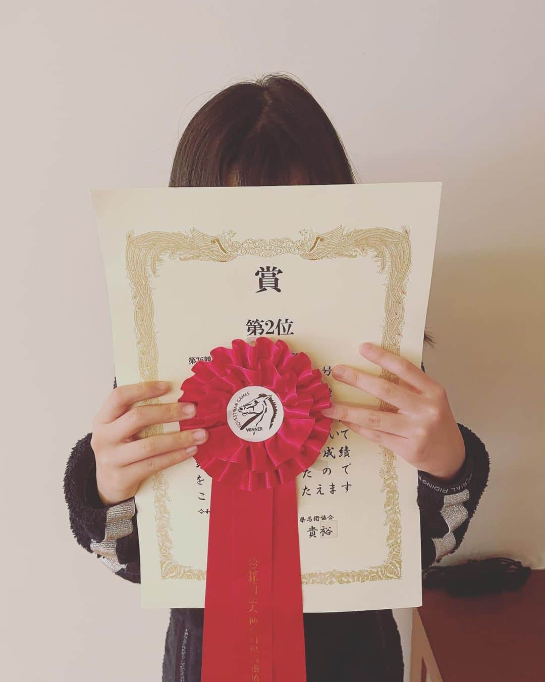 名倉潤のインスタグラム：「娘が今日馬術障害で県大会2位をとりました😊 親バカで本当に申し訳ありません😅 娘はいつもいつも頑張っていたからめちゃくちゃ嬉しいです！ ＃良く頑張りました #いつも喜びりをありがとう ＃親バカ」