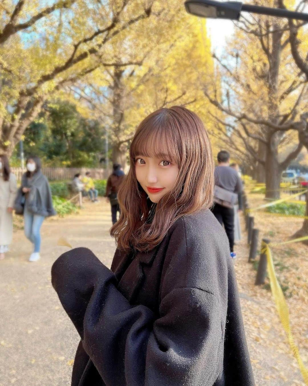 星野麻里愛さんのインスタグラム写真 - (星野麻里愛Instagram)「イチョウ並木綺麗だった🍁🪵  #イチョウ並木#イチョウの木  #イチョウ並木道#神宮外苑いちょう並木#東京観光#東京#東京おすすめ #イチョウの葉」12月4日 16時31分 - maria.pink28