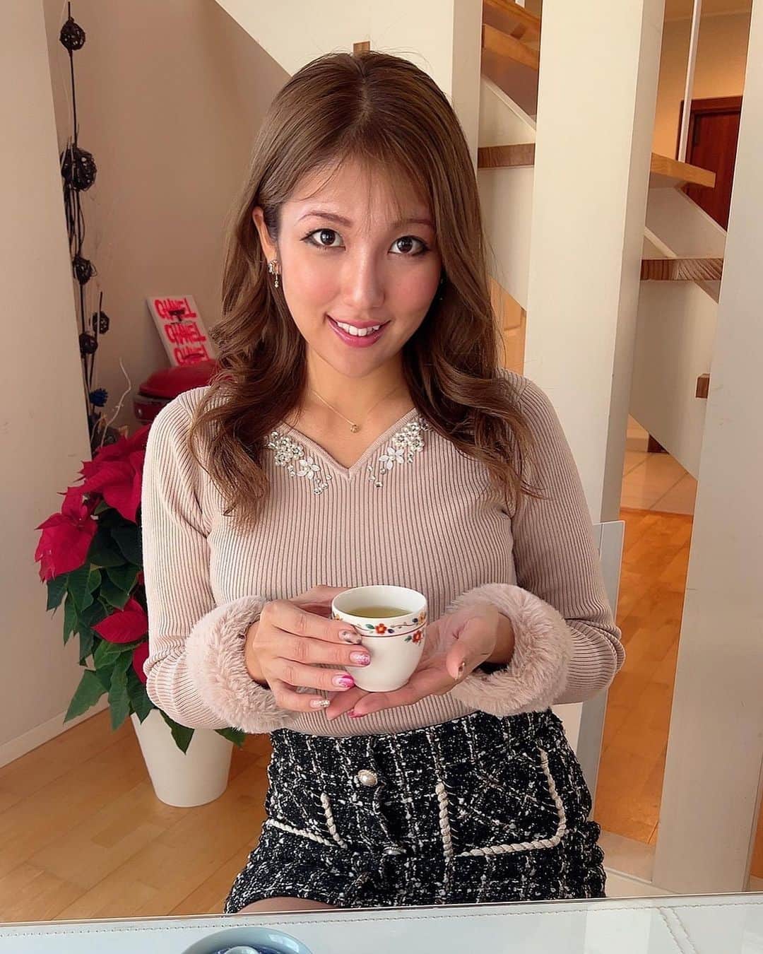 神谷麻美さんのインスタグラム写真 - (神谷麻美Instagram)「#サスティナブル #日本茶 だよ🥰🍵🧚‍♂️💕✨   #季節を味わう 日本茶で美味しいよ🍵🤍🍀💕  #72候 の季節に想いを馳せながらお茶を喫する、贅沢なひとときだね🍵🍀🌈✨  落ち着くね☺️💗🍀💗   #sen 🌈 #エコ #いただきマイスターズ  #お茶通販 #日本茶ブランド」12月4日 16時43分 - asamice428